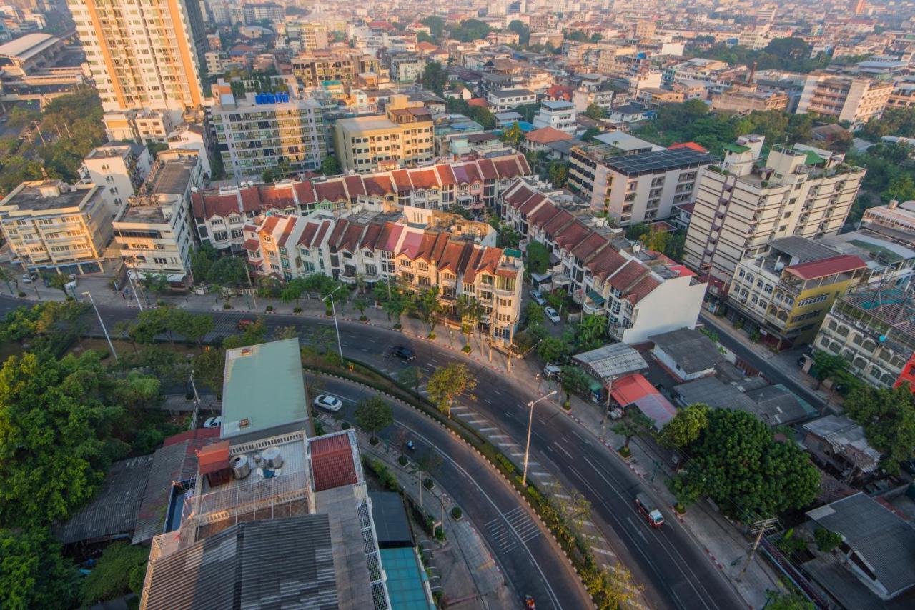King Royal 2 Hotel Bangkok Bagian luar foto